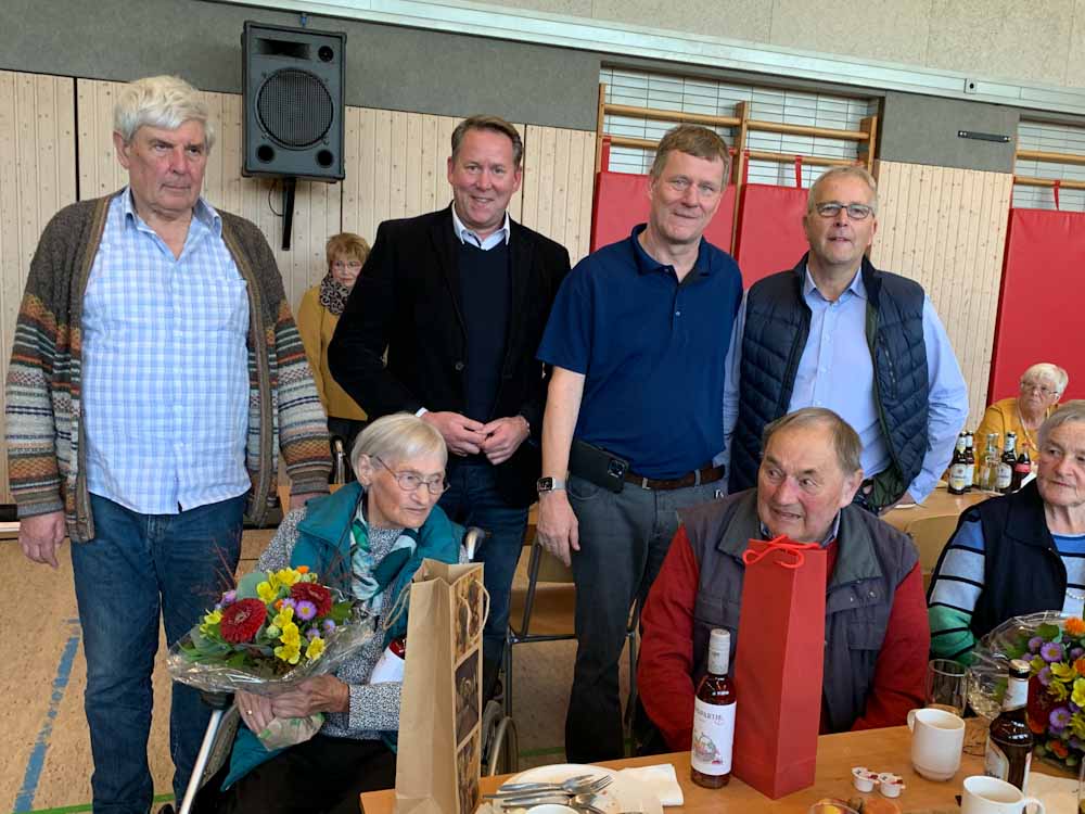 Auf dem Bild von links nach rechts: stehend: Reiner Hollmann, Joachim Brenner, Matthias Schmidt, Harald Dohm sitzend: Maria Müller, Willi Behner