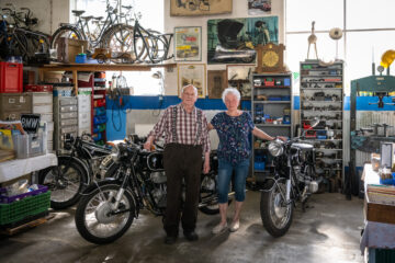 Das Ehepaar Gerhard und Agnes Weller freuen sich auf das SWR-Team und stellen ihre beeindruckende Sammlung gerne als Drehort zur Verfügung.Fotograf: Dominik Ketz
